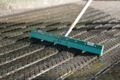 Sale Raclette crantée Standry - Solker Dalle Et Matelas D'Écurie|Dalle & Matelas De Box